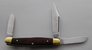 Camillus In Excellent Condition With Walnut Covers 3 7/8