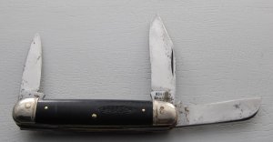 Robeson In Very Good Condition With Black Smooth Synthetic Covers 3 5/8