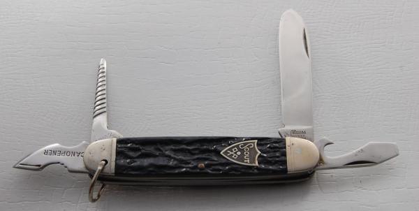 Clauss Unofficial Scout Pocket Knife In Excellent Condition With Black Jigged Synthetic Covers (741) Clauss Unofficial Scout Pocket Knife In Excellent Condition With Black Jigged Synthetic Covers (741)