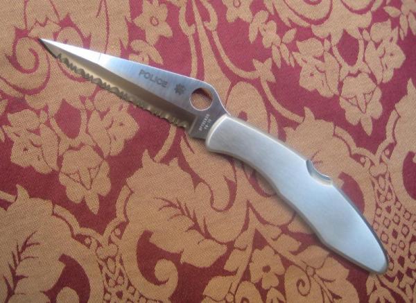 Spyderco Police Full Serrated Spyderco Police Full Serrated