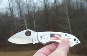 SPYDERCO AMERICAN PRIDE C-72 FOLDER W/ AMERICAN FLAG INLAY-DISCONTINUED- VERY NICE !!!