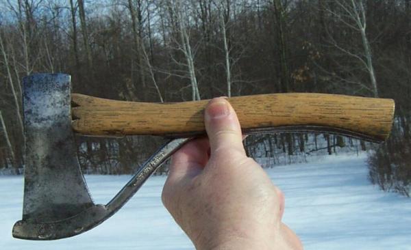 ANTIQUE MARBLE'S GLADSTONE MICH NO.5 SAFETY AXE WITH ANTIQUE MARBLE'S BRASS PIN ON COAT COMPASS !!! ANTIQUE MARBLE'S GLADSTONE MICH NO.5 SAFETY AXE WITH ANTIQUE MARBLE'S BRASS PIN ON COAT COMPASS !!!