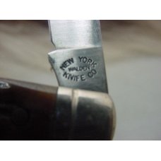 New York Knife Walden Knife Co by Schrade ( USA ) 2 bladed jigged bone Muskrat Unused old stock New York Knife Walden Knife Co by Schrade ( USA ) 2 bladed jigged bone Muskrat Unused old stock