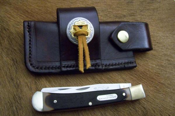 Leather Sidewinder Knife Pouch Fits Pocket Knives Up To 4-1/8 Leather Sidewinder Knife Pouch Fits Pocket Knives Up To 4-1/8