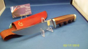 GERBER VINTAGE USA FINGER GROOVED 525 HUNTER BOWIE KNIFE  FROM LATE 70S T0 EARLY 80S MINT