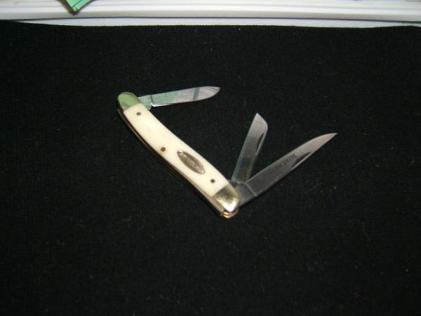 WINCHESTER WHITE HANDLE 3 BLADE STOCKMAN $ 1.00 SHIPPING WINCHESTER WHITE HANDLE 3 BLADE STOCKMAN $ 1.00 SHIPPING