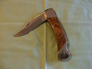 BEAR - MGC  USA  FOLDING HUNTER LOCKBACK  WOODEN HANDLES