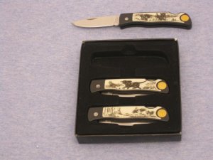 RR464 - 3 Scrimshawed Lockback Knives in Case - Ridge Runner