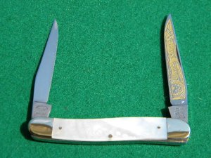 Fight'n Rooster Pearl Muskrat Captains Rooster - Mint