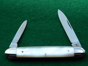 E Bruckmann Ohligs-Solingen, Germany Pearl 2 Blade - C. 1891-1956