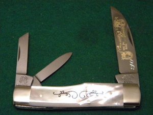 Fight'n Rooster Pearl Gunstock Whittler 1978 Club Knife - Mint