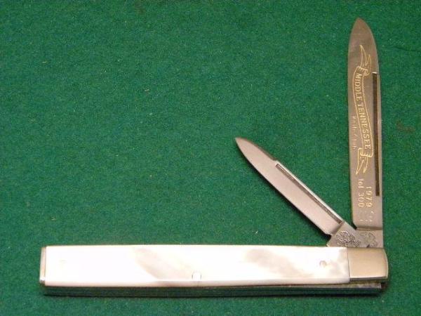 Fight'n Rooster Pearl 1979 Club Doctor's Knife - Mint Fight'n Rooster Pearl 1979 Club Doctor's Knife - Mint