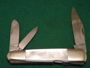Parker Cut. Co. Japan Pearl Lockback Whittler - 1980 Christmas Knife