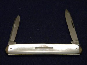 W. Mills & Son Sheffileld England Pearl 2 Blade Pen Knife c.1921-1947 - Mint