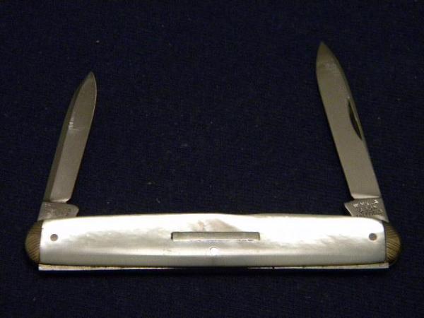 W. Mills & Son Sheffileld England Pearl 2 Blade Pen Knife c.1921-1947 - Mint W. Mills & Son Sheffileld England Pearl 2 Blade Pen Knife c.1921-1947 - Mint