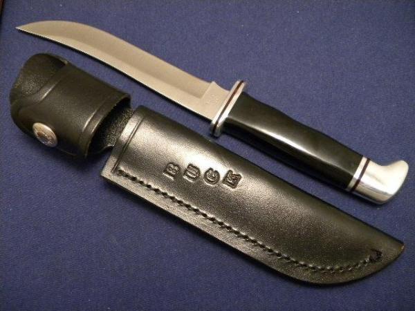 Buck 121 USA Black Hunting Sheath Knife c.1994 Buck 121 USA Black Hunting Sheath Knife c.1994