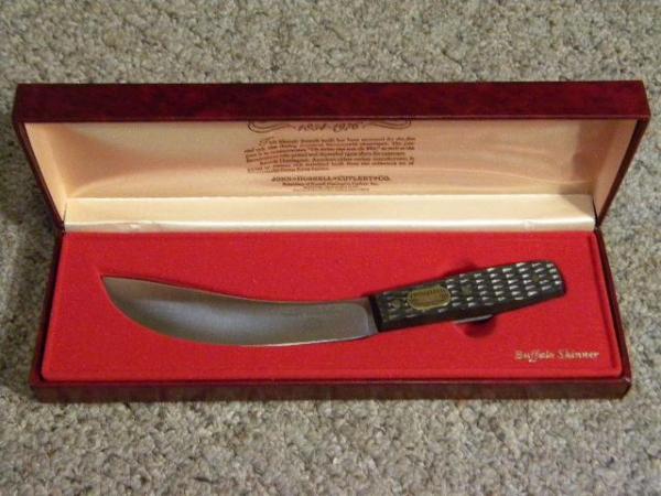 John Russel Cutlery Co. Green River Works 1834-1976 Bicentennial Buffalo Skinnfer Knife - NIB John Russel Cutlery Co. Green River Works 1834-1976 Bicentennial Buffalo Skinnfer Knife - NIB