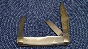 Fight'n Rooster Frank Buster Celebrated Cutlery Germany Pearl Gunstock Stockman Knife