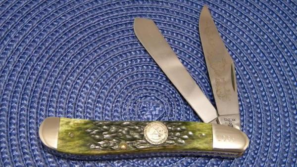 Case XX SS USA 5 Dot (1985) NKCA Club Knife Green Bone G6240 SPSS Dogleg Trapper Case XX SS USA 5 Dot (1985) NKCA Club Knife Green Bone G6240 SPSS Dogleg Trapper