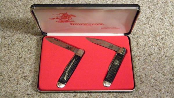 Winchester Trademark USA 1988 Bone 2905 & 2907 Wild Bill & Buffalo Bill Jack Knife Set - NIB