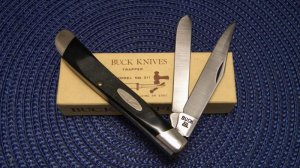 Buck 311 USA (Camillus) Black Delrin Slimline Trapper Knife in Box c. Pre 1986