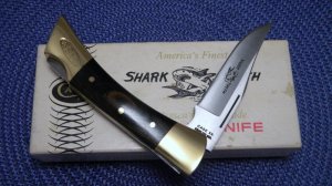 Case XX Stainless USA 5 Dot (1975) Wood P197 L SSP Shark Tooth Lockback Knife - NIB