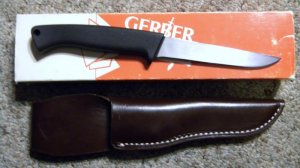 Gerber Portland ORE USA Model A450 Armorhide Fixed Blade Sheath Knife - NIB