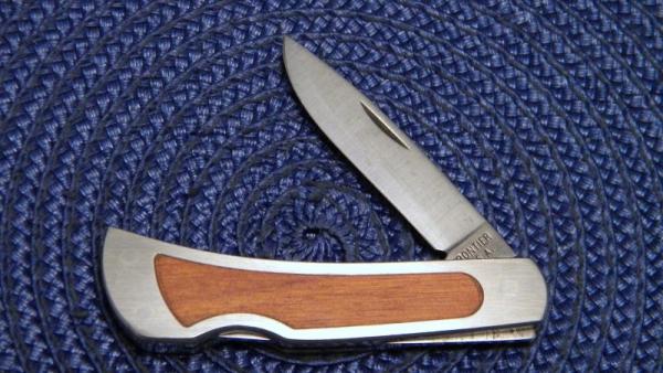 Frontier USA Imperial Stainless P-I Wood Lockback Knife Frontier USA Imperial Stainless P-I Wood Lockback Knife