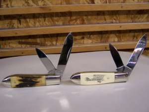 KA BAR SET OF 2 BOMB JACKS SCRIMSHAW & STAG 1987 