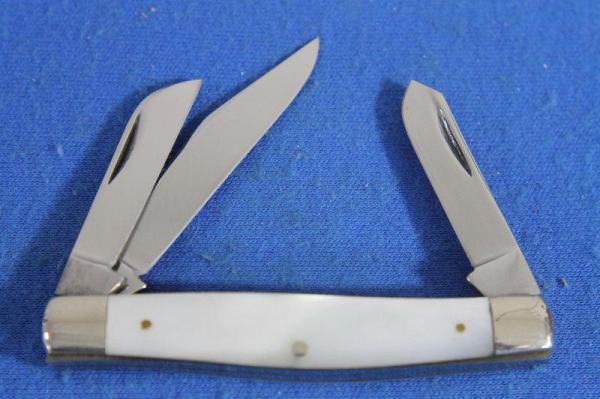 QUEEN #57 PEARL SMALL STOCKMAN KNIFE QUEEN #57 PEARL SMALL STOCKMAN KNIFE