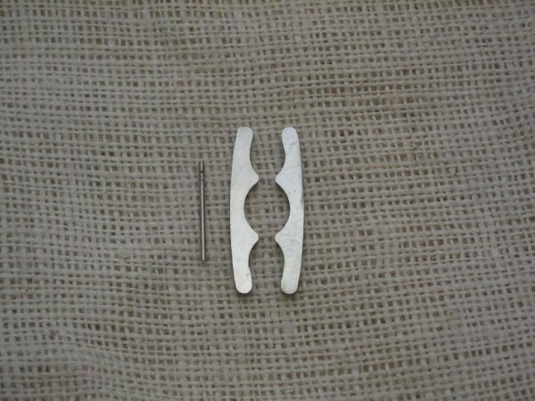 Replacement swing guards for press button victor and schrade hunters pride 