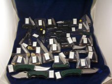 SCHRADE USA 33ot new old stock with magnetic display insert 