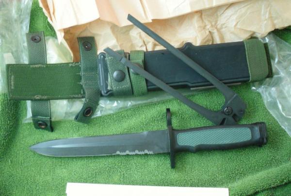 Camillus USA Bayonet Knife & wire cutter CM-CAM1A1 Camillus USA Bayonet Knife & wire cutter CM-CAM1A1