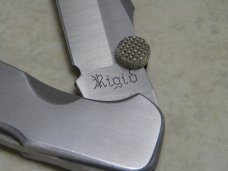 Rigid RG-22 Surgical Steel Japan Plain Edge Metal Large Lockback Thumb Stud Knife in Box