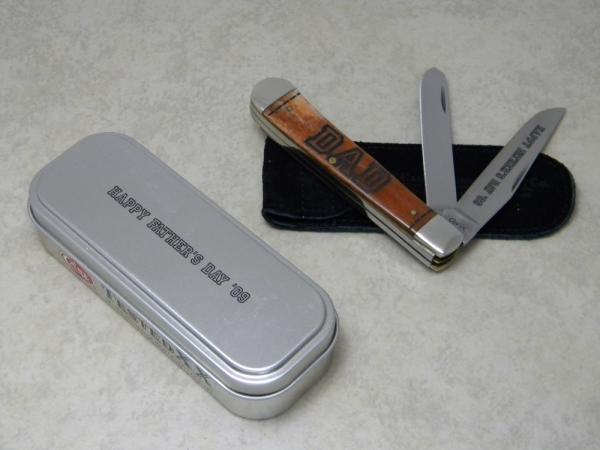 Case XX USA 2009 Smooth Bone 6254 "Happy Father's Day Dad" Trapper Knife in Tin Box Case XX USA 2009 Smooth Bone 6254 "Happy Father's Day Dad" Trapper Knife in Tin Box