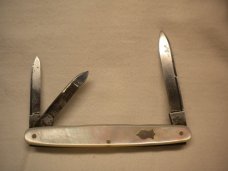 E.C. Simmons Keen Kutter St Louis - Long Pull Pearl Handled Whittler Pattern #3833 - Circa 1868-1940