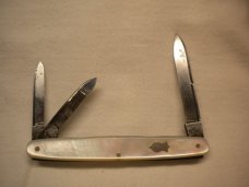 EC Simmons Keen Kutter St Louis - Long Pull Pearl Handled Whittler Pattern 3833 - Circa 1868-1940