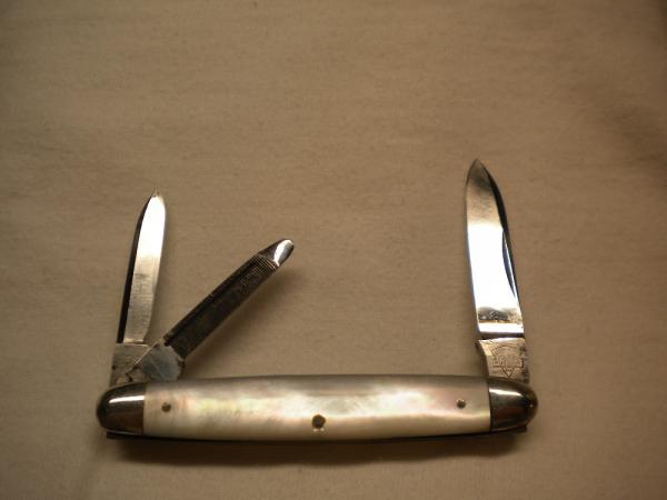 E.C. Simmons Keen Kutter St Louis - Pearl Handled Whittler Pattern #K309R - Circa 1868-1940