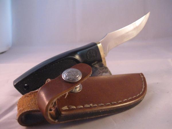 SOLD 1980's Smith & Wesson American Series Knife - Small skinner model 6085 0219