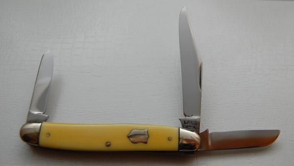 Landers, Frary and Clark Celluloid Pocket Knife (381) Landers, Frary and Clark Celluloid Pocket Knife (381)