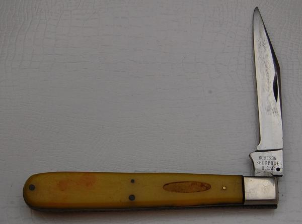 Robeson with Smooth Yellow Synthetic Covers In Very Good Condition (803)