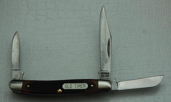 Schrade with Brown Sawcut Synthetic Covers In Excellent Condition (876)