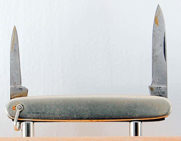 Henckels 2-Blade 3 1/16" Long Pen Knife In Very Good Condition With Stainless Steel Covers (948) Henckels 2-Blade 3 1/16" Long Pen Knife In Very Good Condition With Stainless Steel Covers (948)