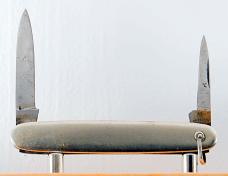 Henckels 2-Blade 3 1/16" Long Pen Knife In Very Good Condition With Stainless Steel Covers (948)