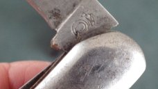 Queen 2 blade Barlow Bone handles