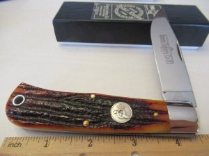 Queen Red Bone Large Folding Hunter