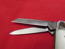 Fight N" Rooster Lockback Pearl Whittler  1986