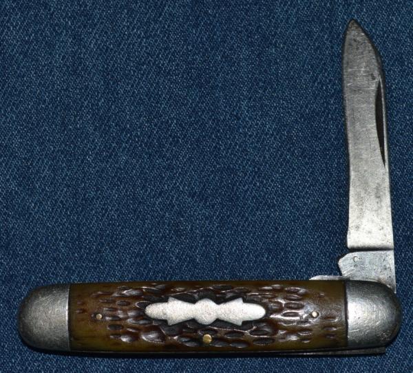 Queen City Equal End Pocket Knife 3 5/8" circa 1933-40 - Pen blade broken. Queen City Equal End Pocket Knife 3 5/8" circa 1933-40 - Pen blade broken.