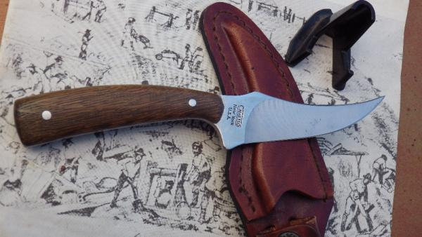 Camillus Sharpfinger Fixed Blade with Whiskey Barrel Oak Stave Handles