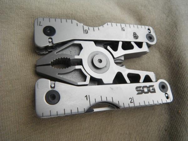 SOG Sync II multi-tool SOG Sync II multi-tool